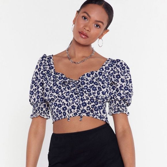 Feminine Nasty Gal Floral Cupped Tie Front Crop Top size 4 - Picture 2 of 7